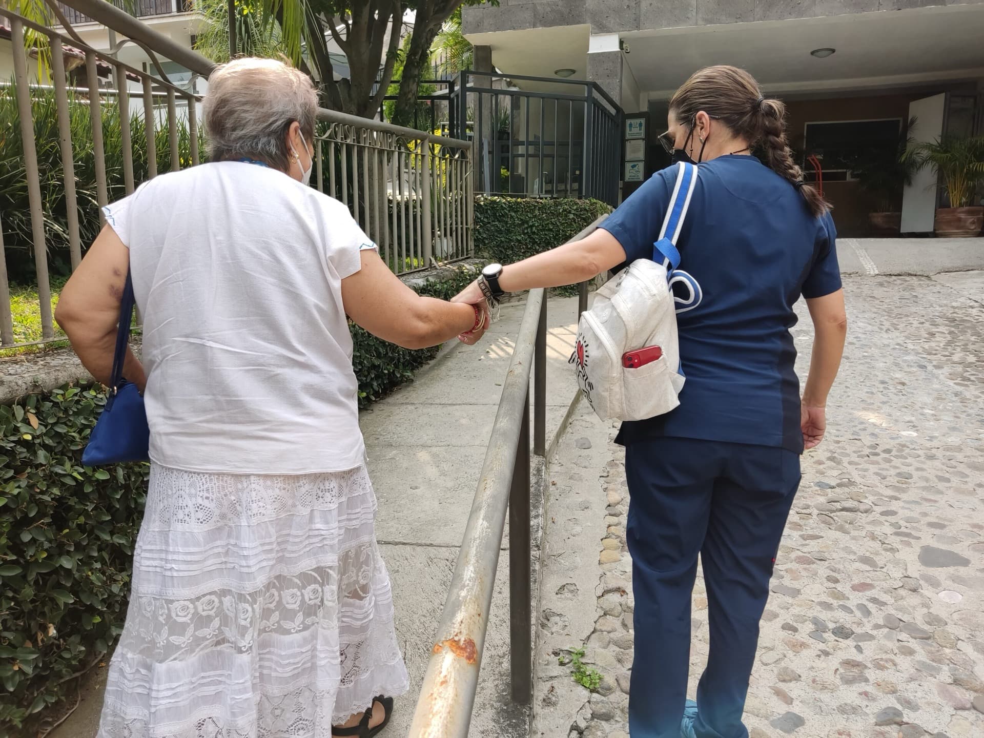 Cuidado de adultos mayores con Alzheimer o demencia